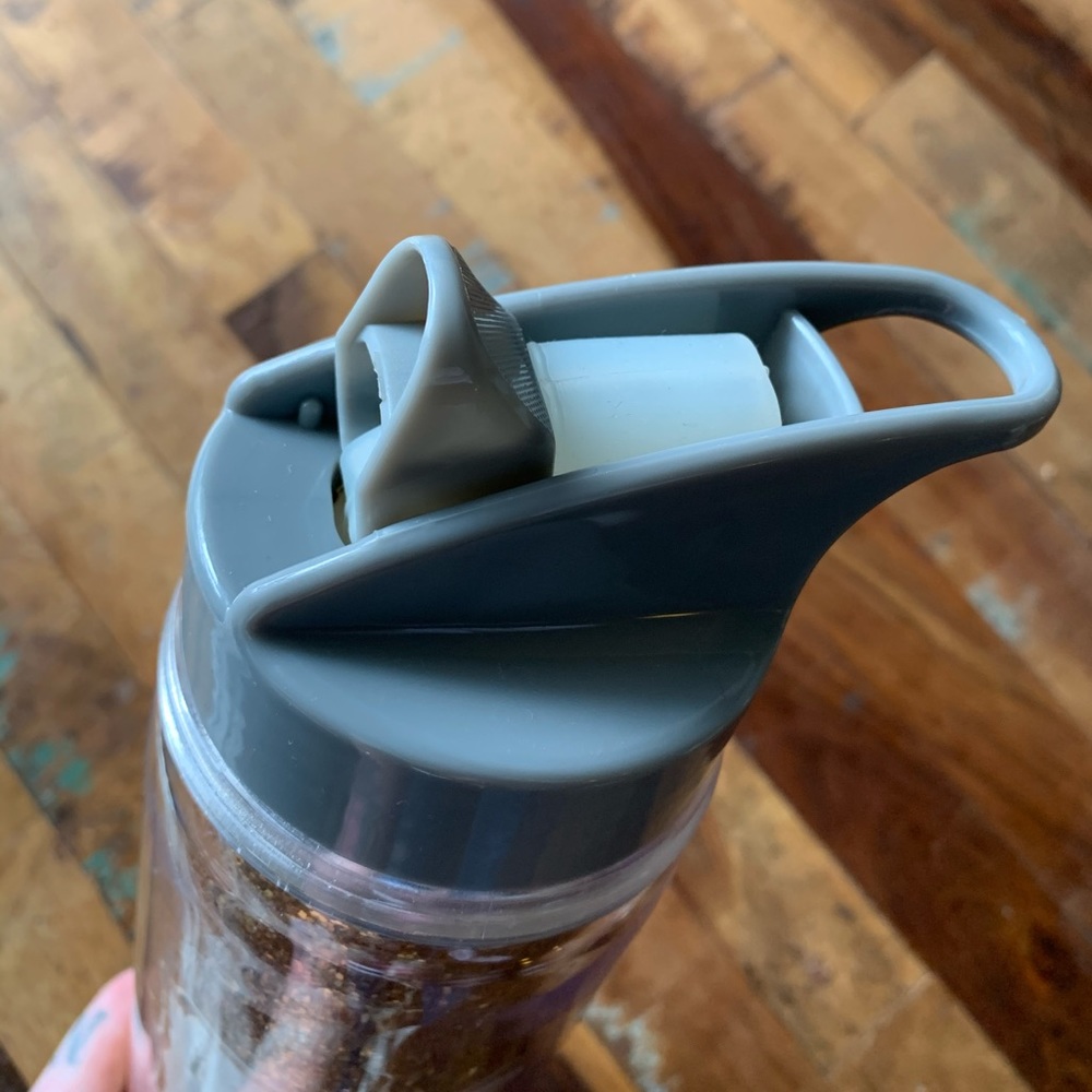NWOT 18oz Gold Water Bottle - Picture 6 of 7